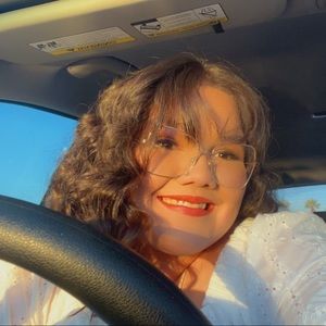 Meet your Posher, Abigail